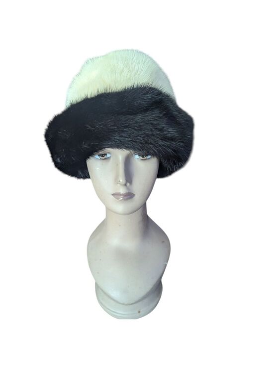 Samuel Grossman Accessories - Vintage Samuel Grossman Fur Hat